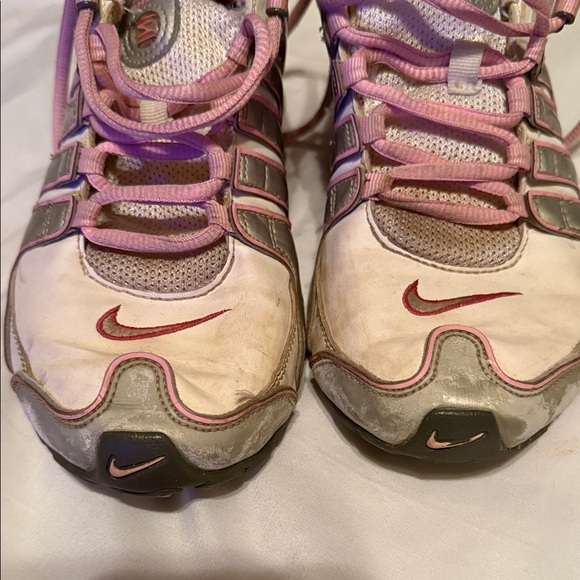 Nike Shox Women's Pink and Silver Athletic Shoes - Picture 4 of 12